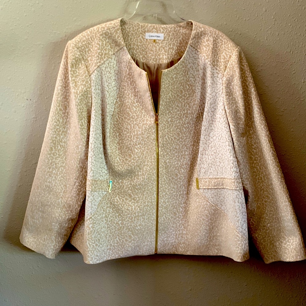 Calvin Klein blazer with textured leopard print, creams size 24w
